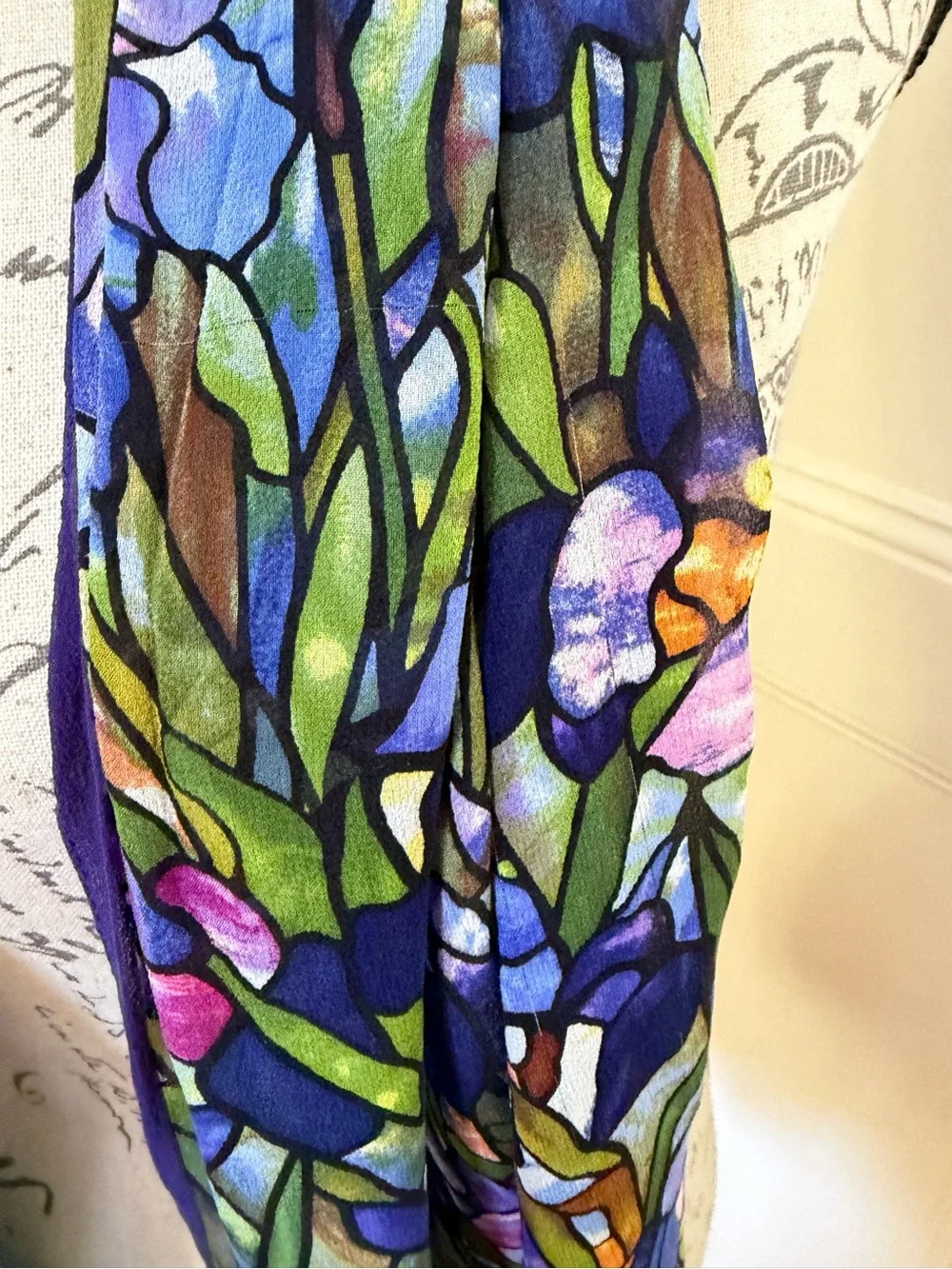 Gorgeous Metropolitan Museum of Art Louis C. Tiffany Silk Crepe Scarf.